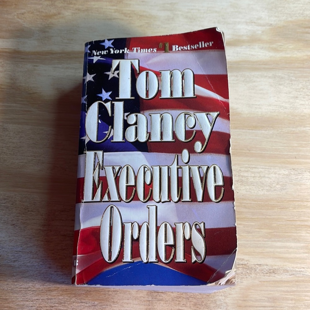 📚2/$14; 3/$16; 4/$18; 5/$20 ADD $2 for any additional books! Tom Clancy